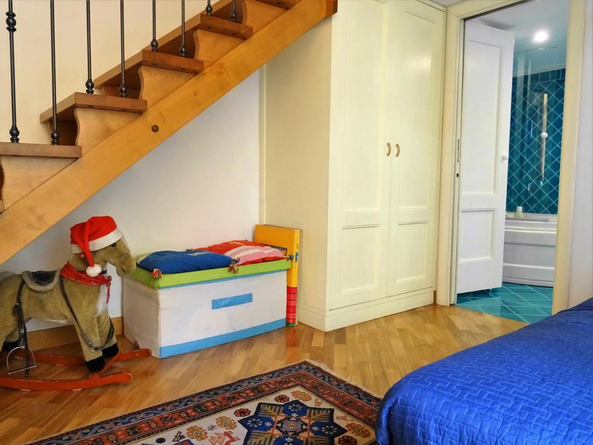 Mezzocannone Holiday House Napoli Eksteriør billede